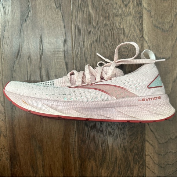 Women’s Brooks Levitate Stealthfit six size 7 pink and red - Picture 10 of 13